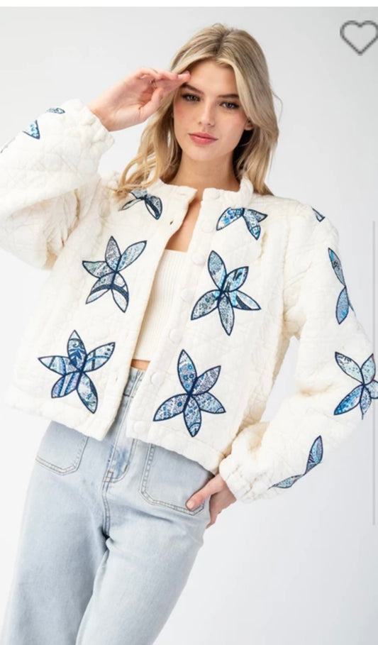 FLOWER STITCH QUILTED CROP JACKET
.

Ivory